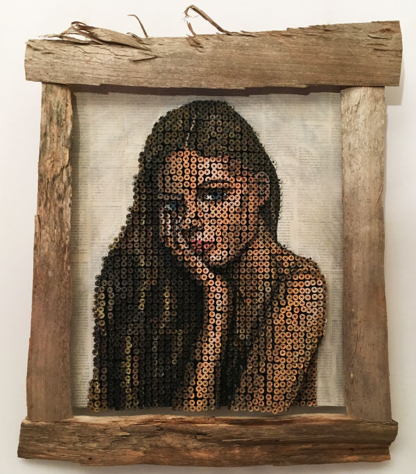 Screw Art Portrait 43 cm x 55 cm aus über 2000 Schrauben, Zeitungsausschnitten, Acrylfarbe. Rahmen aus Schwemmholz, 2017