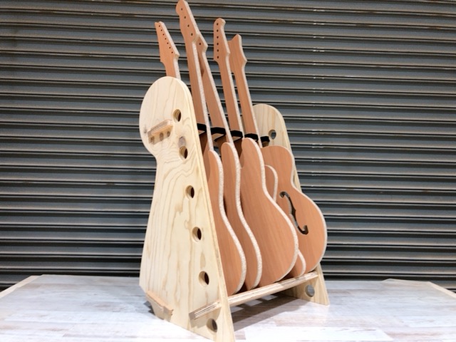 家具メーカーが作った複数本収納のおしゃれなギタースタンドに感動 The Guitars Beautiful Guitars 家具メーカーが作った複数本収納のおしゃれなギタースタンドに感動 The Guitars Beautiful Guitars