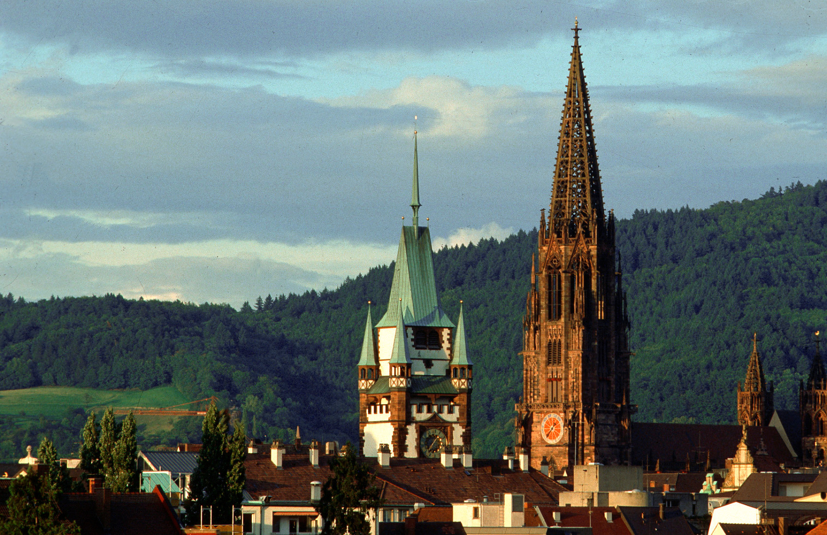 Fribourg dans le Breisgau im Breisgau, la cathèdrale et le "Martinstor"