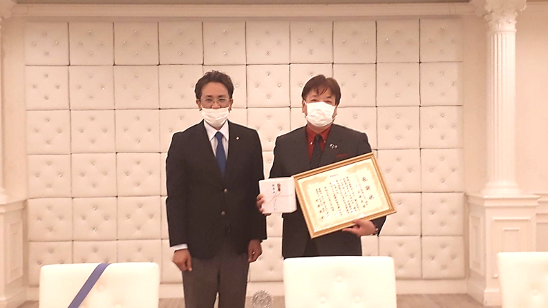 村田ガバナー補佐（左）と井上直前ガバナー補佐（右）