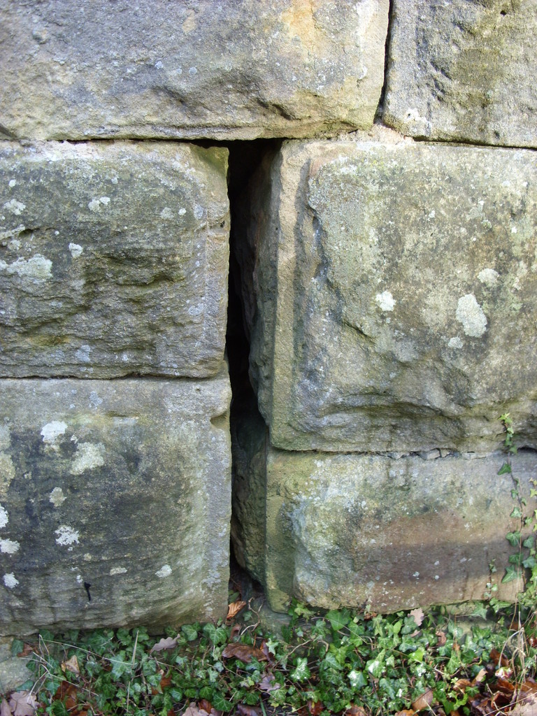 Ecksteine in der Schildmauer