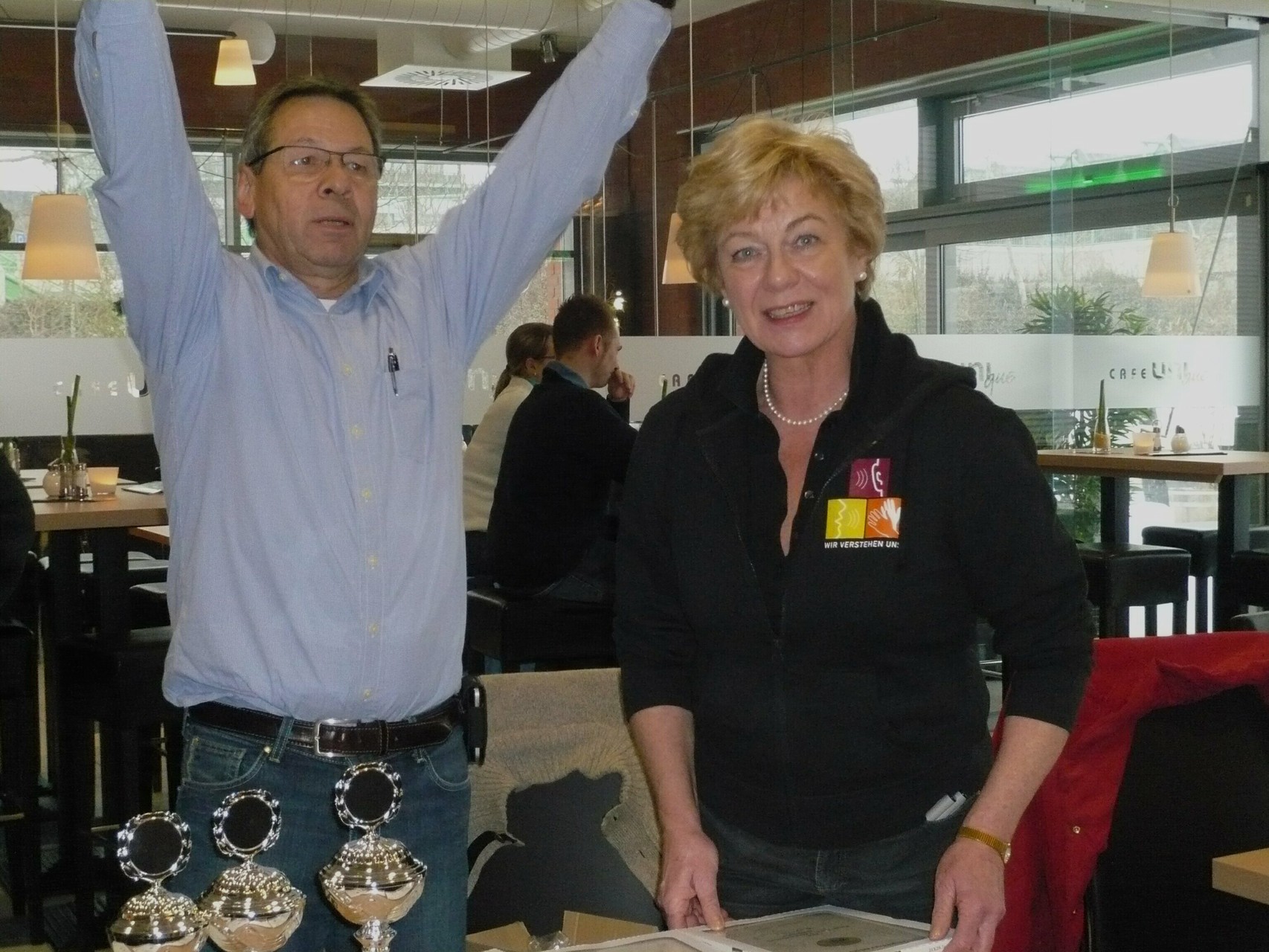 2010: Die Begründer des Turniers Christa Herzog und Reinhard Riemer bei der Siegerehrung des Regionalturniers Nordost
