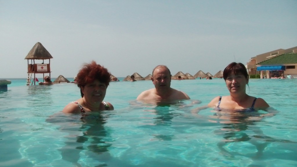 11-08-2009 In una piscina dell'Hilton...l'Homo affoga!!!!!