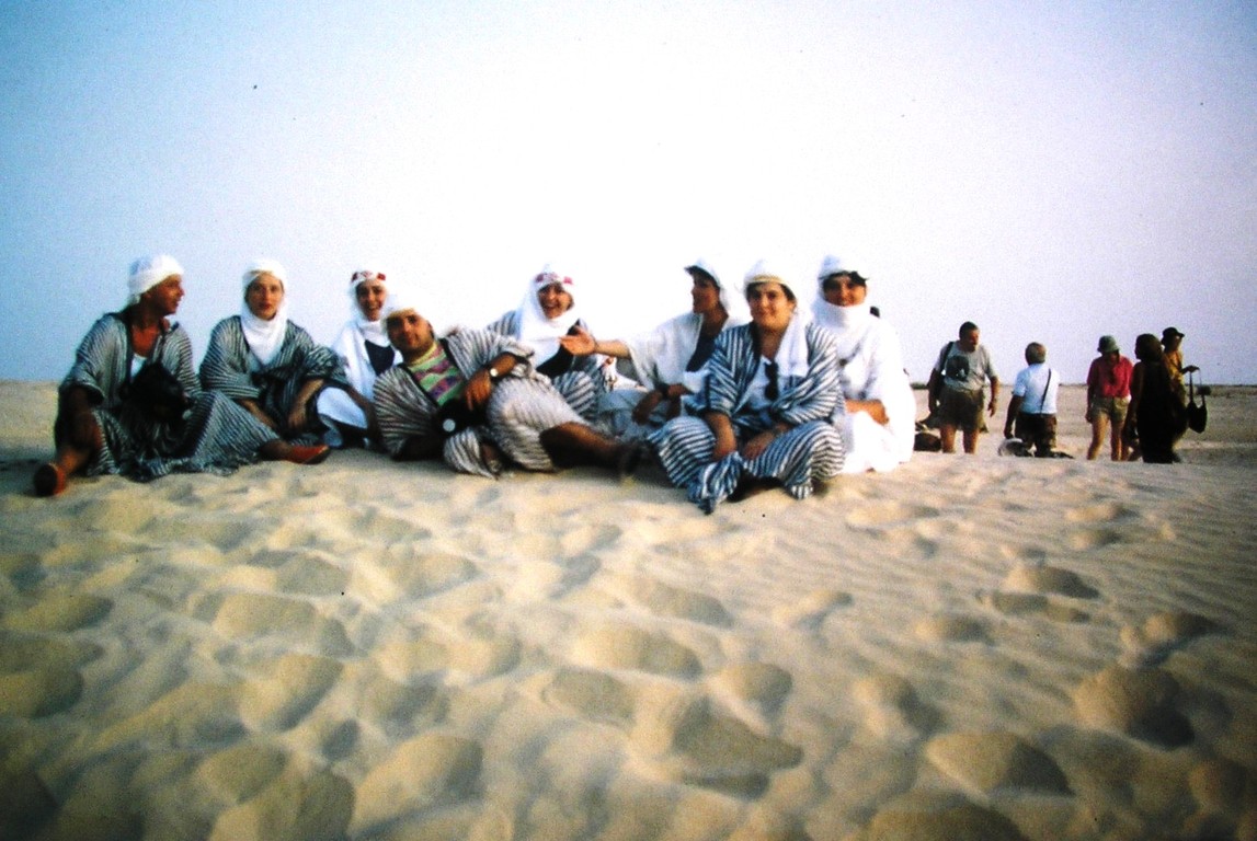 Douz foto di gruppo nel Sahara