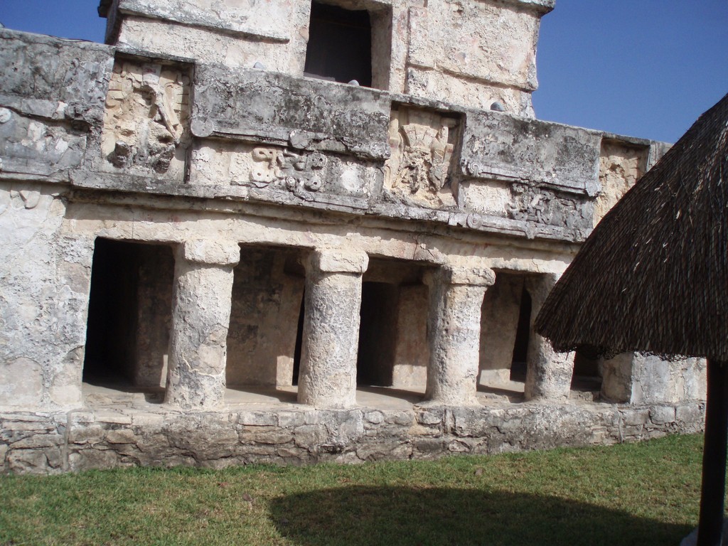 10-08-2009 Tulum colonne di un Tempio Maya