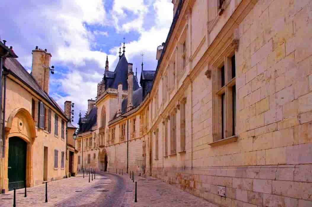 Бурж - древние города Франции