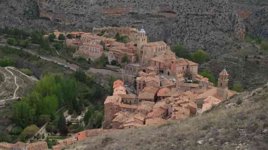 Альбаррасин - достопримечательности города на скалах