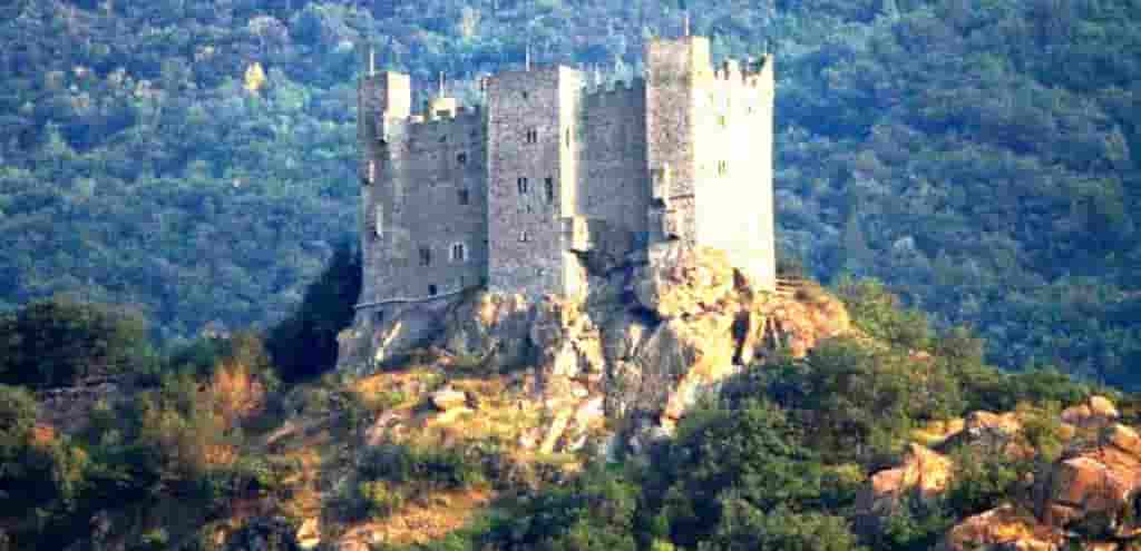 Замок Уссель - Шатийон - Италия