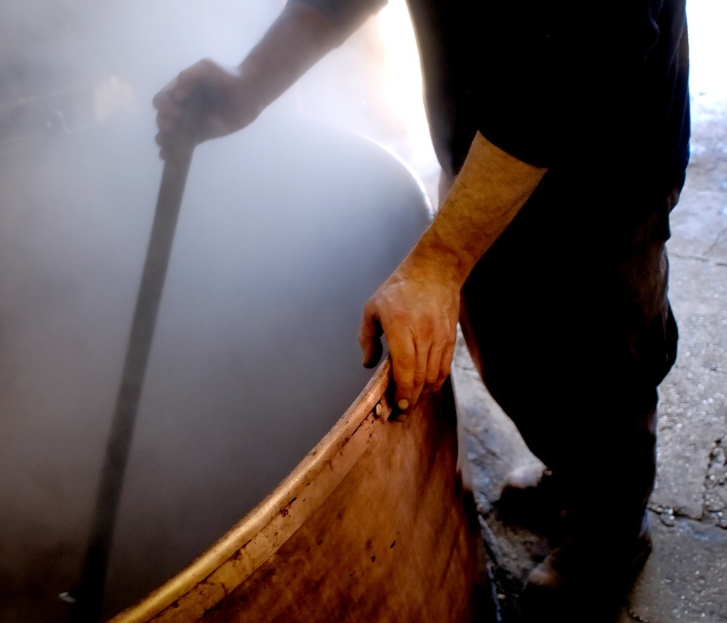 Siroperie Charlier (belgian home made apple and pear syrup) - © François Struzik - simply human 2008 - Henri-Chapelle - Belgium