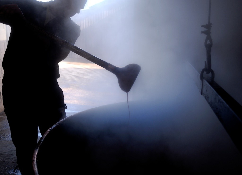 Siroperie Charlier (belgian home made apple and pear syrup) - © François Struzik - simply human 2008 - Henri-Chapelle - Belgium