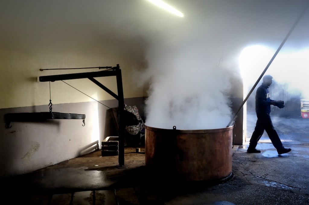 Siroperie Charlier (belgian home made apple and pear syrup) - © François Struzik - simply human 2008 - Henri-Chapelle - Belgium