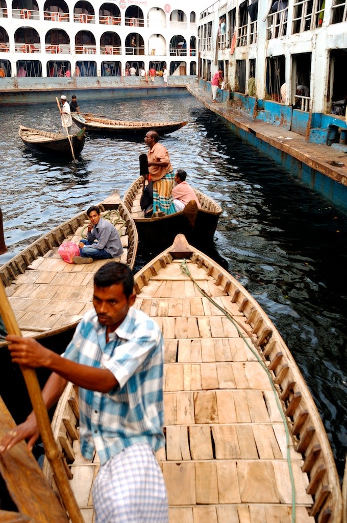 By boat from Dhaka - © François Struzik - simply human 2011 - Dhaka - Bangladesh