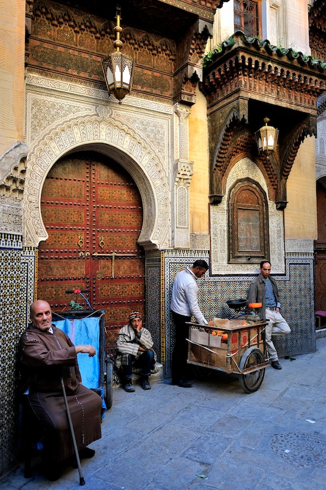 The architecture of Fès UNESCO heritage Medina - Sufi Sheik Ahmed Tijani shrine © François Struzik - simply human 2015