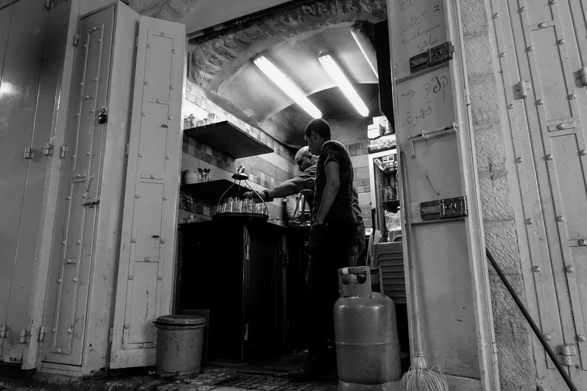 A coffee stall in the soukh © François Struzik - simply human 2019 - Jerusalem