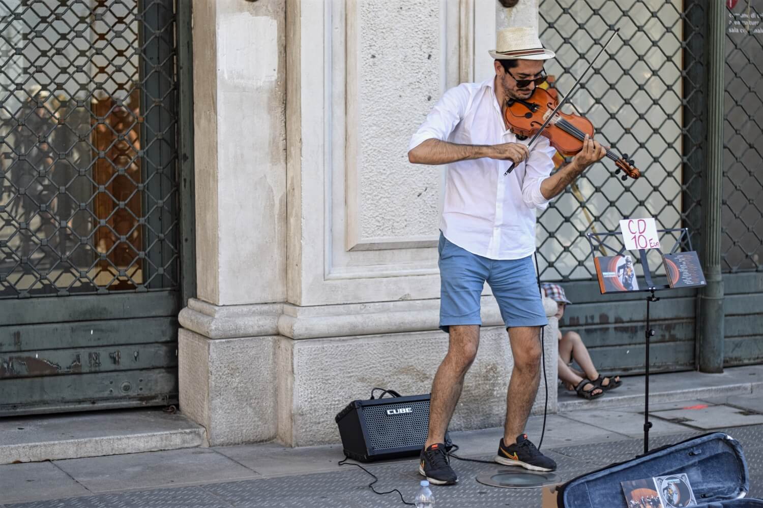 Straßenmusiker auf der Piazza Unità d'Italia