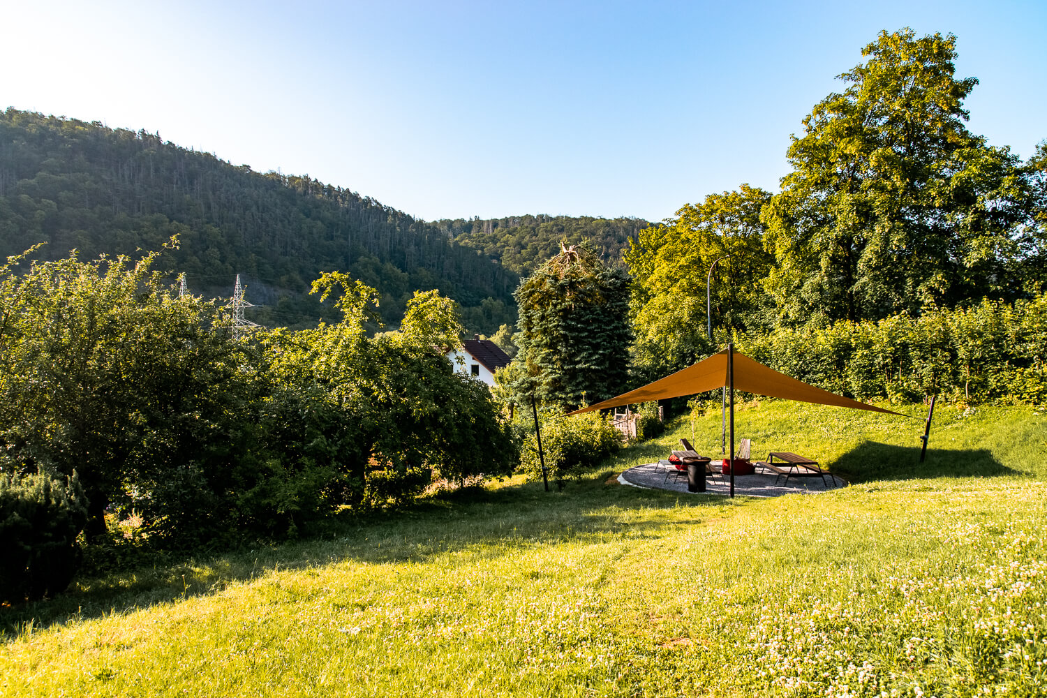 Der Außenbereich zum Grillen & Chillen