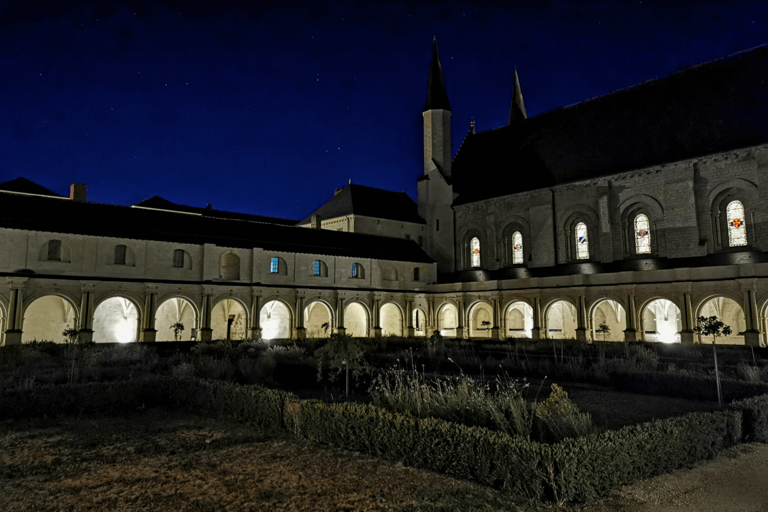 Spät Abends ist man fast ganz allein in den Gemäuern der Abtei unterwegs.