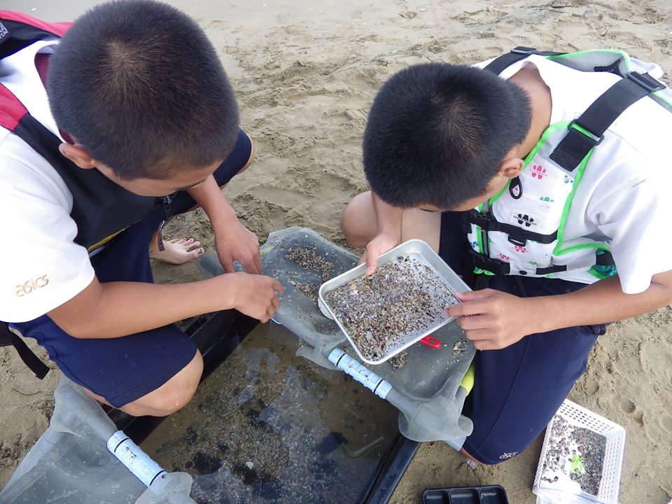 地元野球チームに所属する中学生とも調査活動をしています。