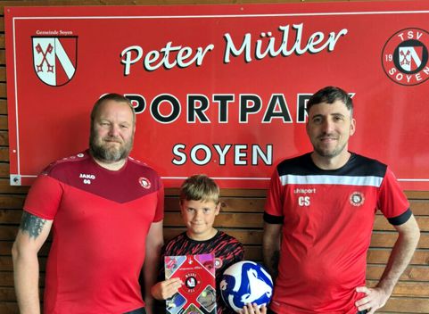 v.l.: Jugendleiter Robert Geidobler, Samuel Jung,  Jugendleiter Christian, Spath