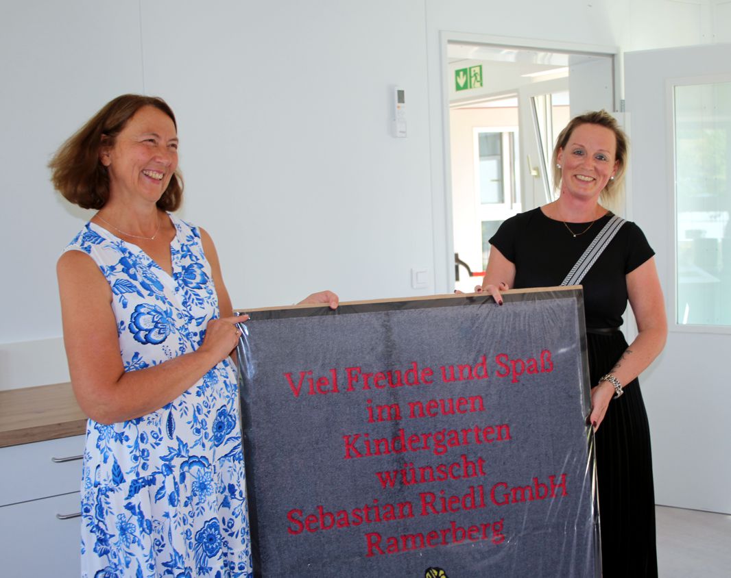 Anna Stieglbauer und Frau Katrin Riedl-Katterloher 