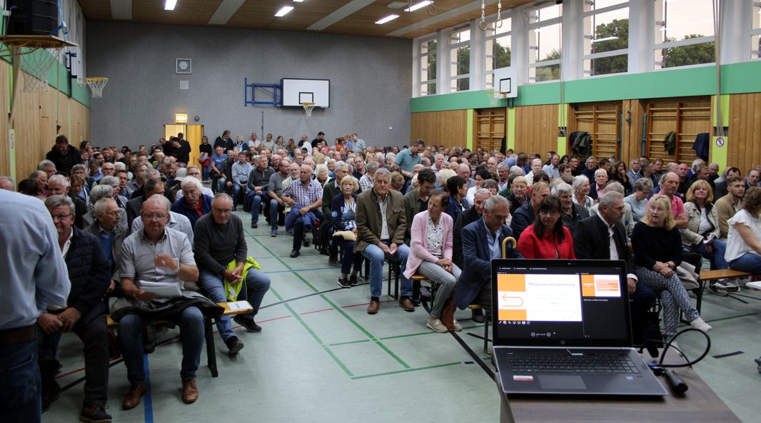 350 Besucher der IG RSA in der Turnhalle