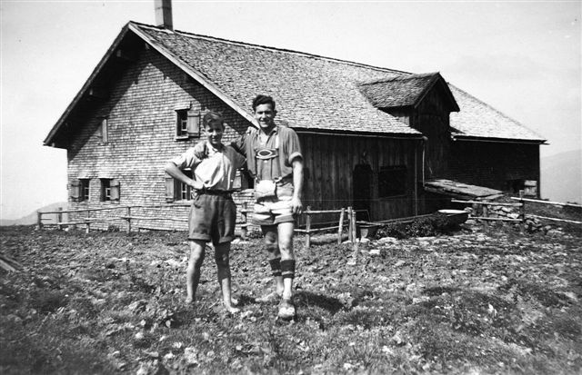 Alphütte Schetteregg; Links Feurstein, Oswald (1930-); rechts Bruder Feurstein, Hans (1926-2003)