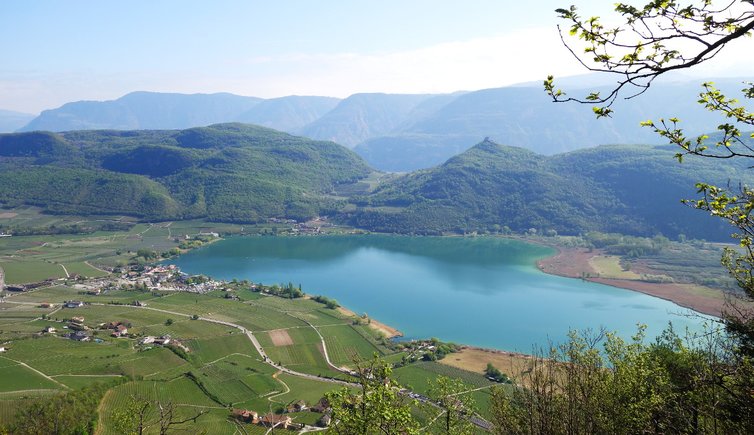 Spring Trek: Lago di Caldaro, Castelchiaro, Valle della Primavera, Laghi di Monticolo