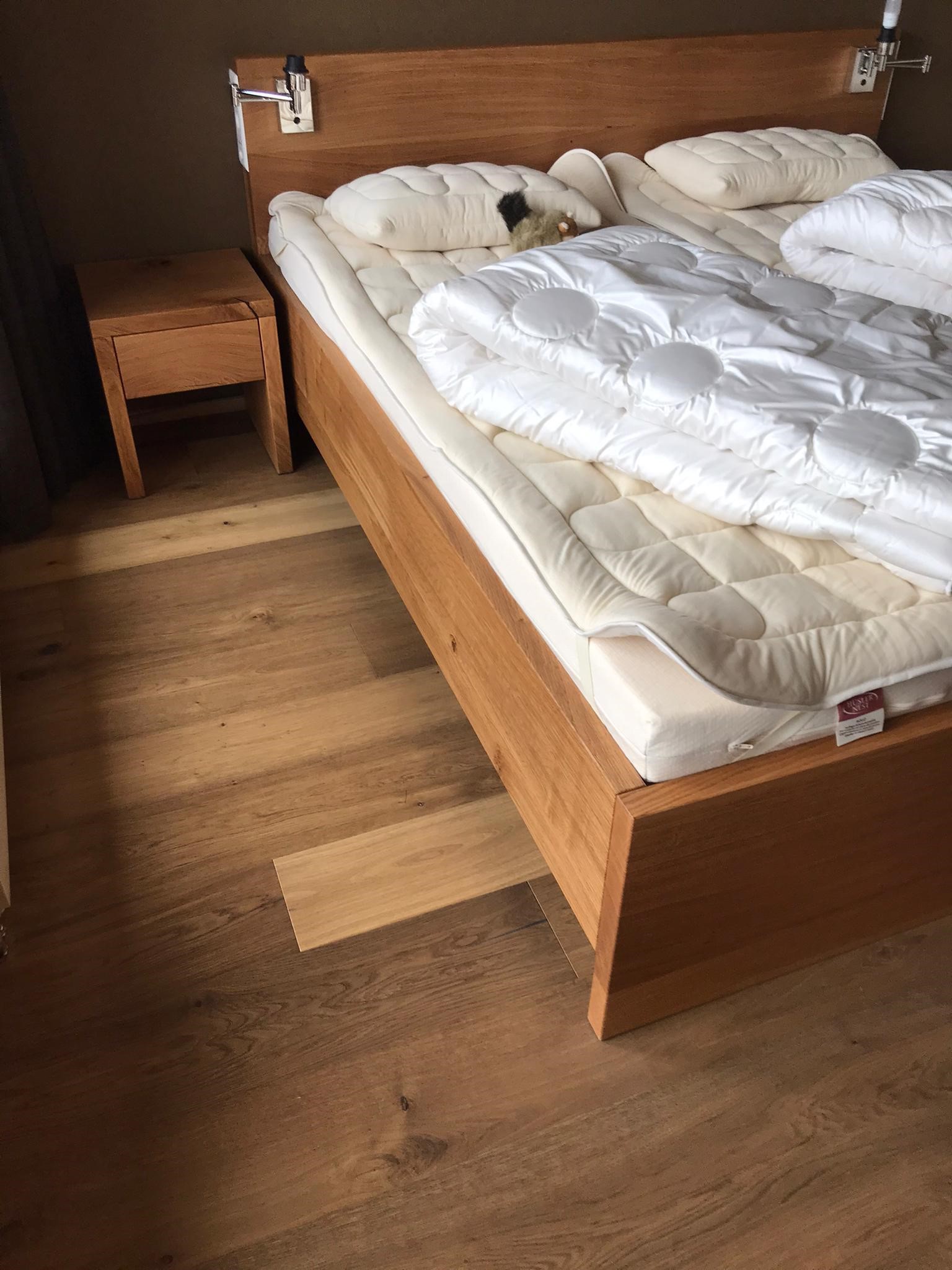 Eichen Bett, rustikal. Alle Verbindungen ohne Metall!