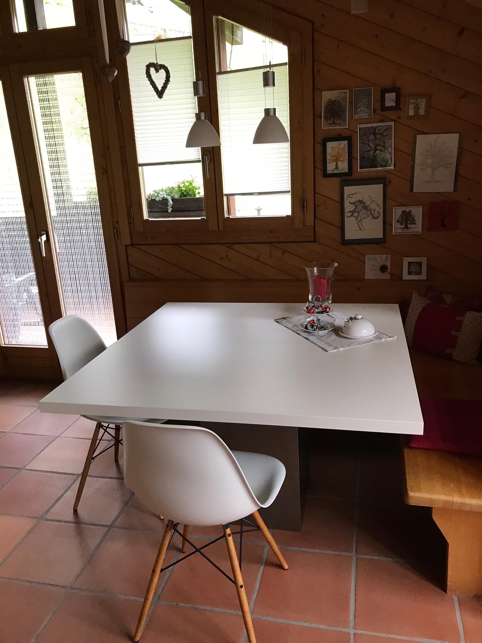 Sitzecke mit passenden Plissee's- einfach wohnlich :)