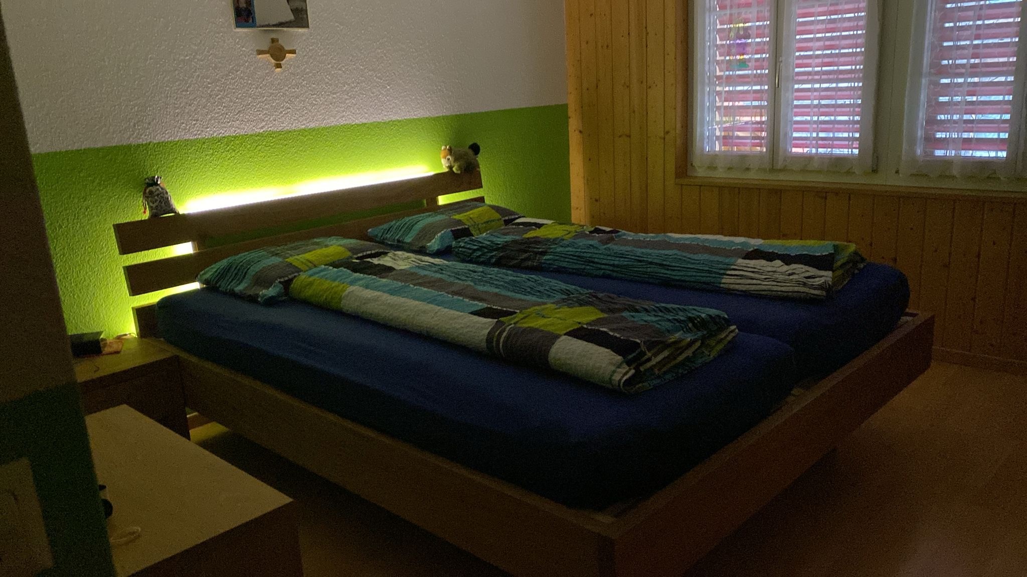 individuelles Eichenbett mit unserem natürlichen Bettinhalt von #hüslernestlungern