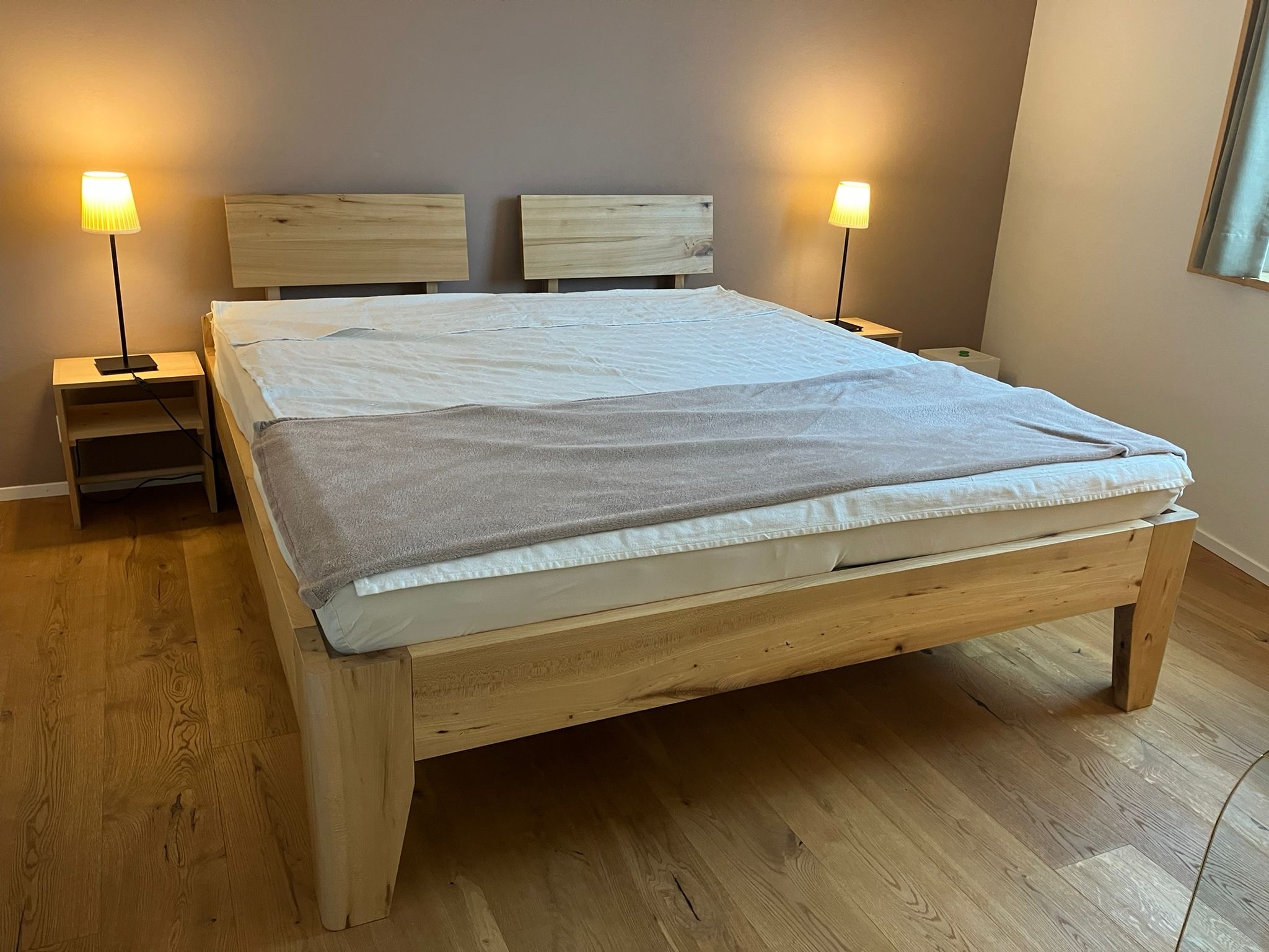 Ulmen-Bett aus Lungerer-Holz #hüslernestlungern