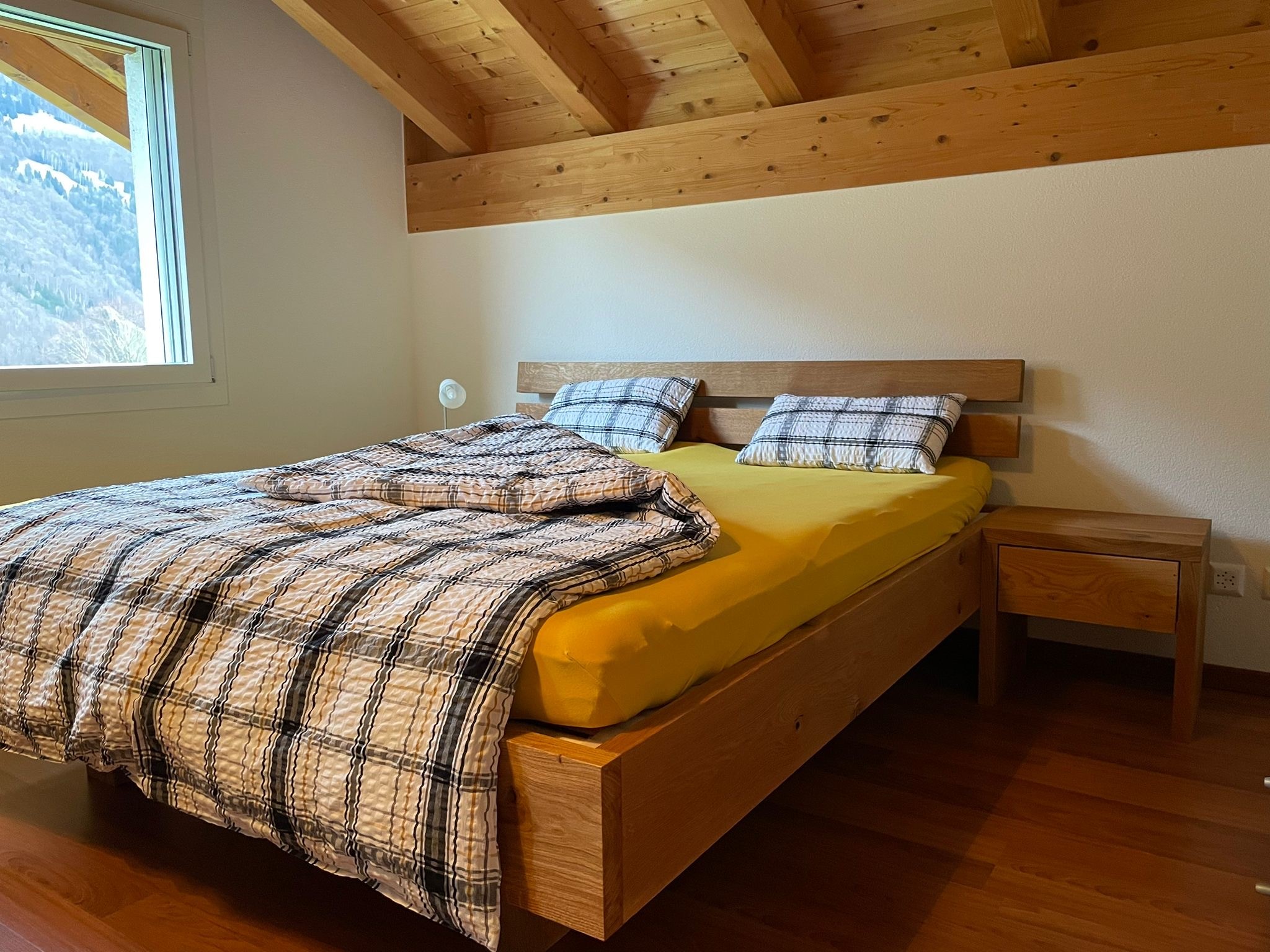 Eichenbett natur geölt mit Seersucker Bettwaren Divina