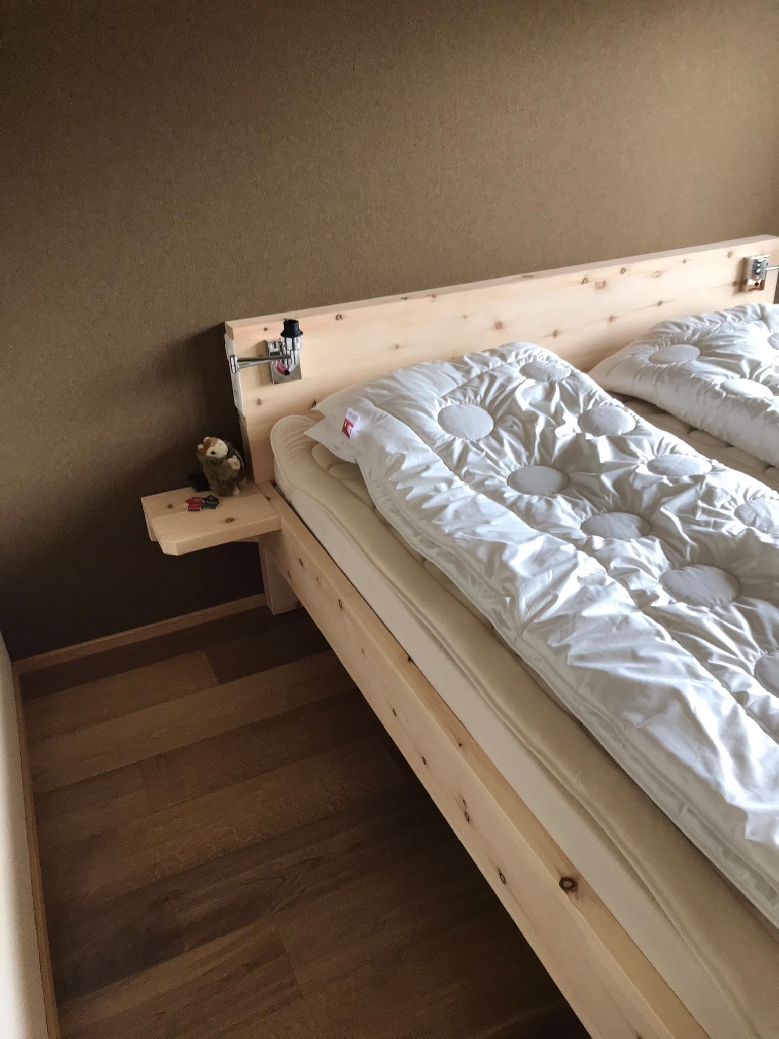 Arven Bett, roh - mit dem natürlichen Bettinhalt von #hüslernestlungern . Alle Verbindungen ohne Metall !