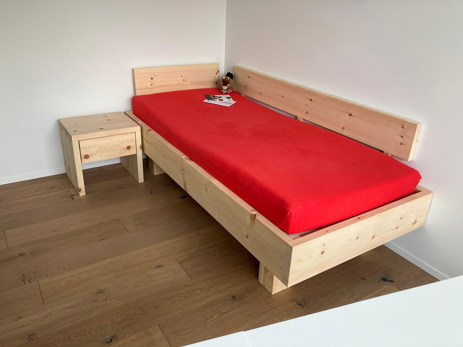 Arven Bett mit Wandschutz - ohne Metall