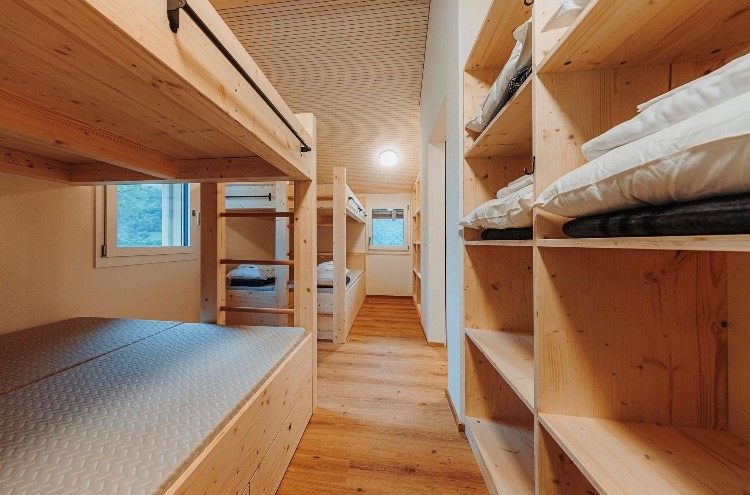 Einrichtung Ferienlager am See - Stockbetten Fichte, Ablage dito