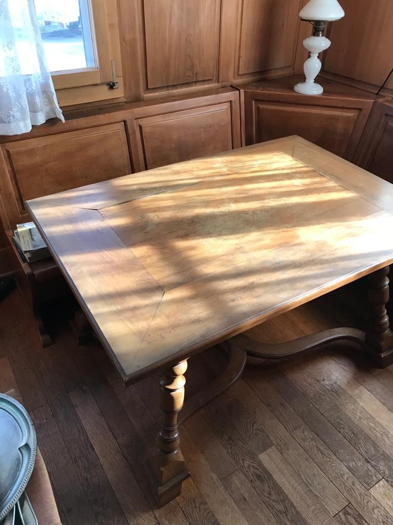 Handgefertigter Nussbaum Tisch restauriert ...