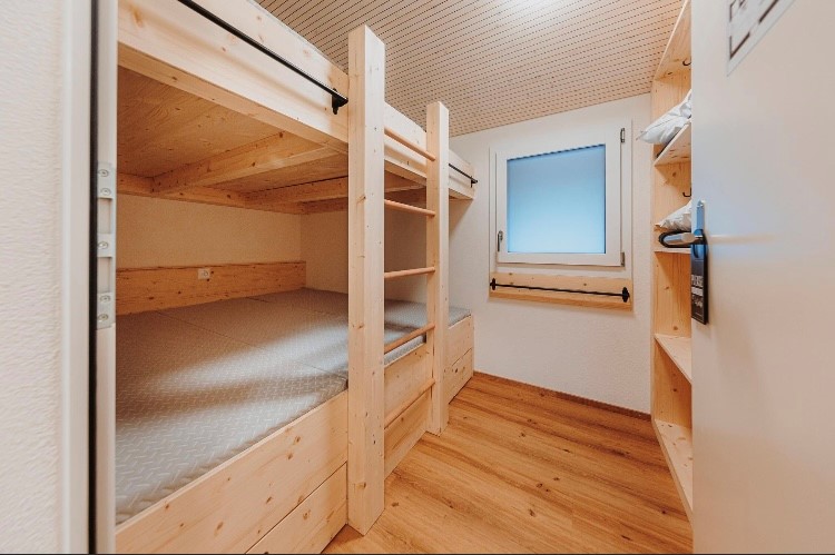 Einrichtung Ferienlager am See - Stockbetten Fichte, Bodenbelag Vinyl