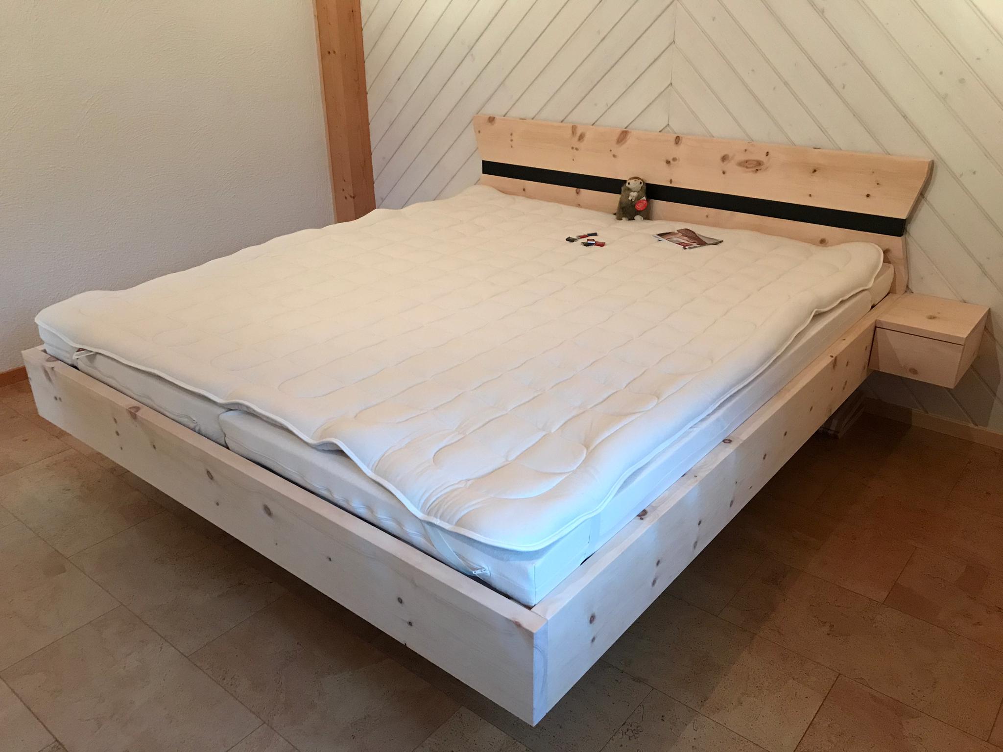 individuelles Arvenholz Bett, roh - Ihrem Wohlbefinden zuliebe