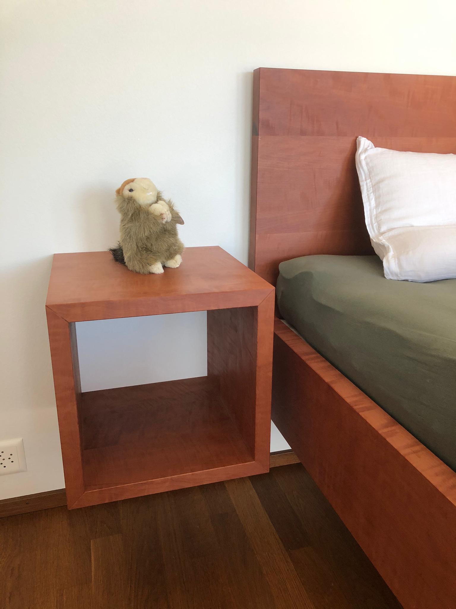 Birnen Holz Bett mit passenden Nachttisch Würfeln...alles natur geölt.