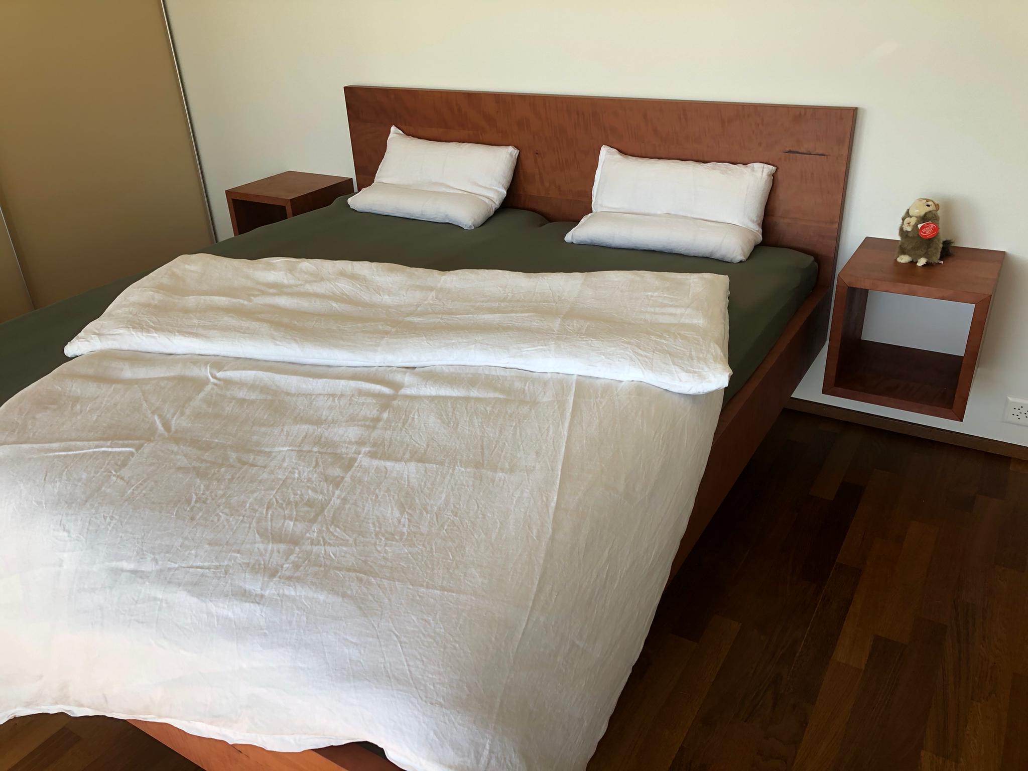 Birnen Holz Bett auf Gehrung gearbeitet