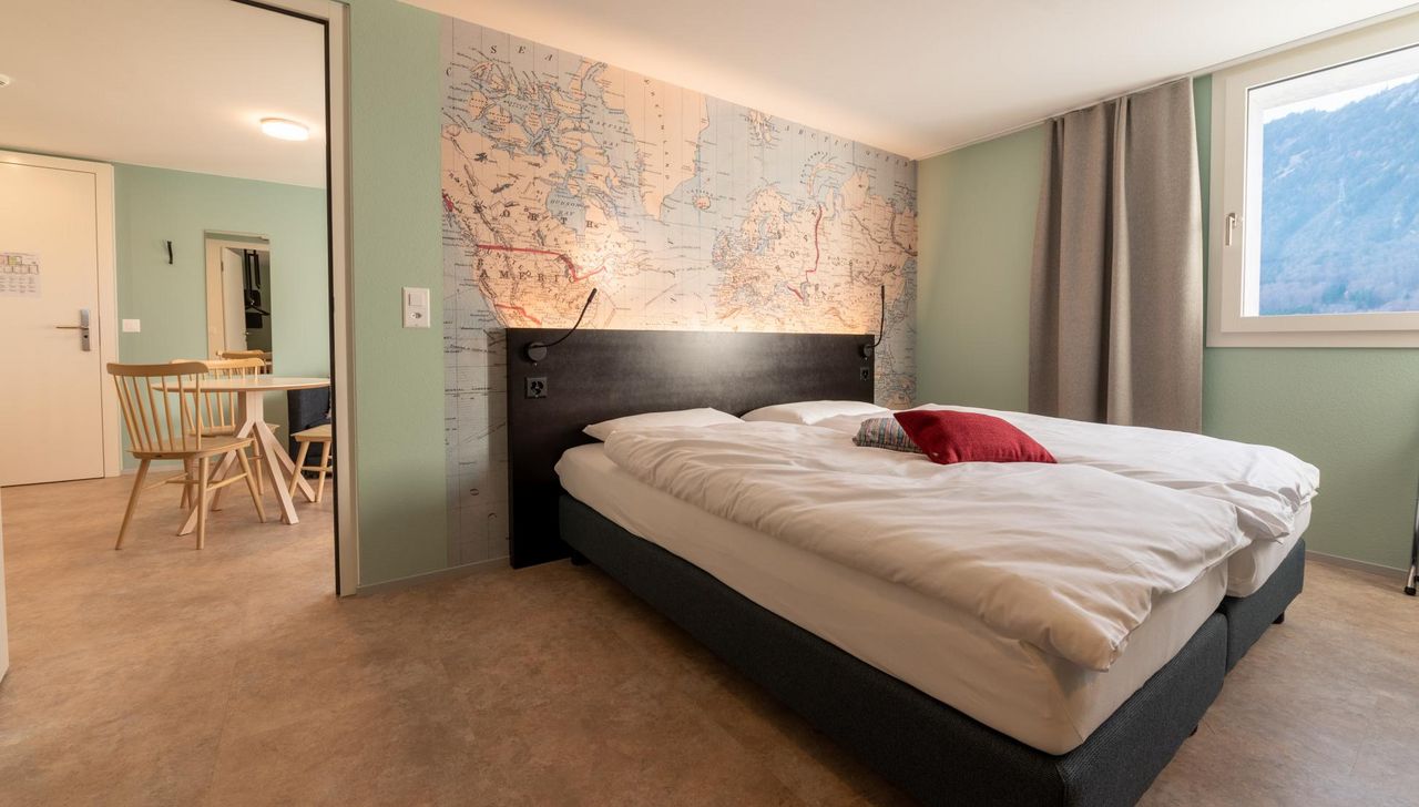 Betthaupt MDF schwarz mit integrierten Leselampen & Steckdosen