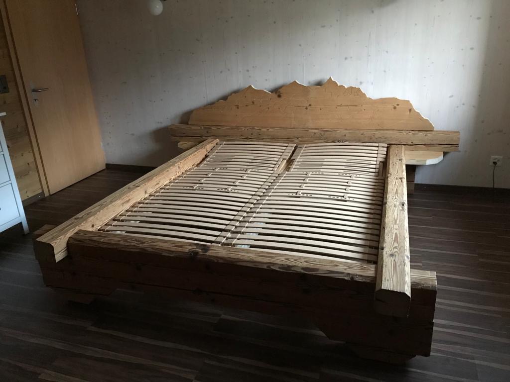 Altholzbett "Wetterhorngruppe" - das Bett mit Charme & Geschichte