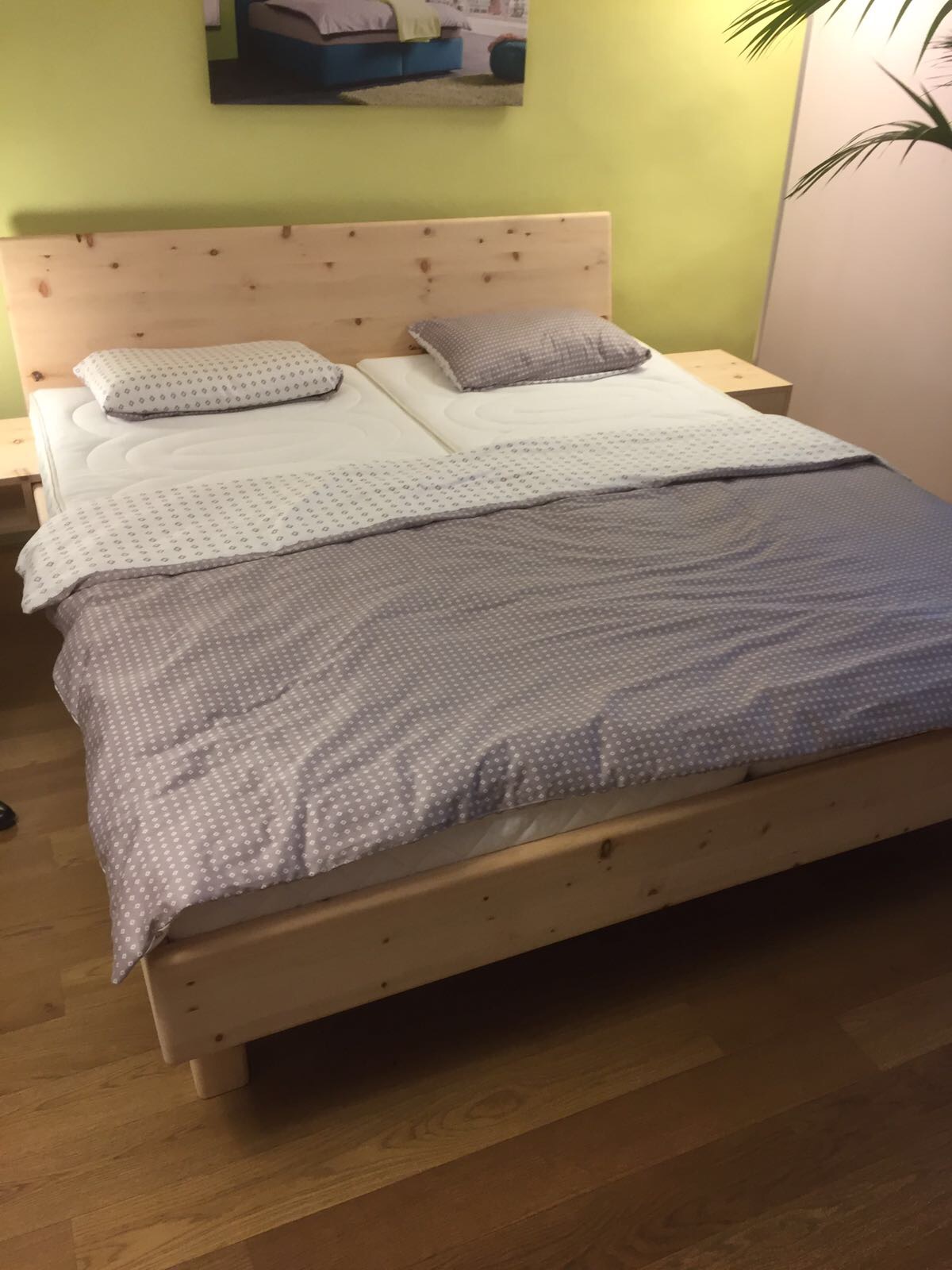 Arvenholz Bett - natürlich