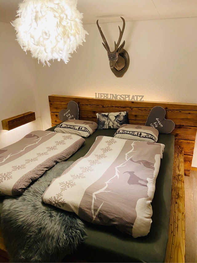 Lungerer Altholz Balken Bett - das Bett mit Geschichte