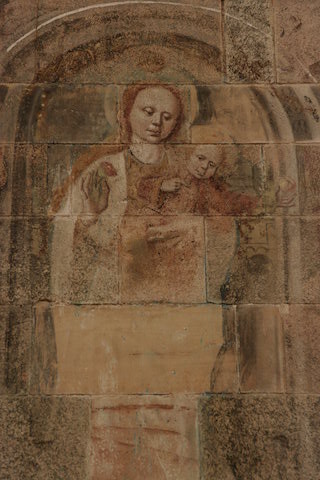 Restes des fresques du Moyen Age
