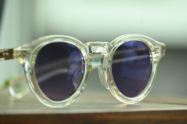 ◎フレーム：EYEVAN / CONNER　◎レンズ：TALEX / AIRY PURPLE