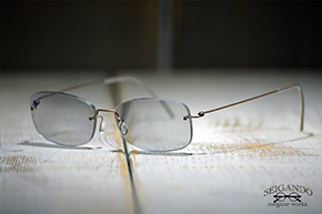 ◎フレーム：LINDBERG／SPIRIT　◎レンズ：TALEX／PEACE GRAY