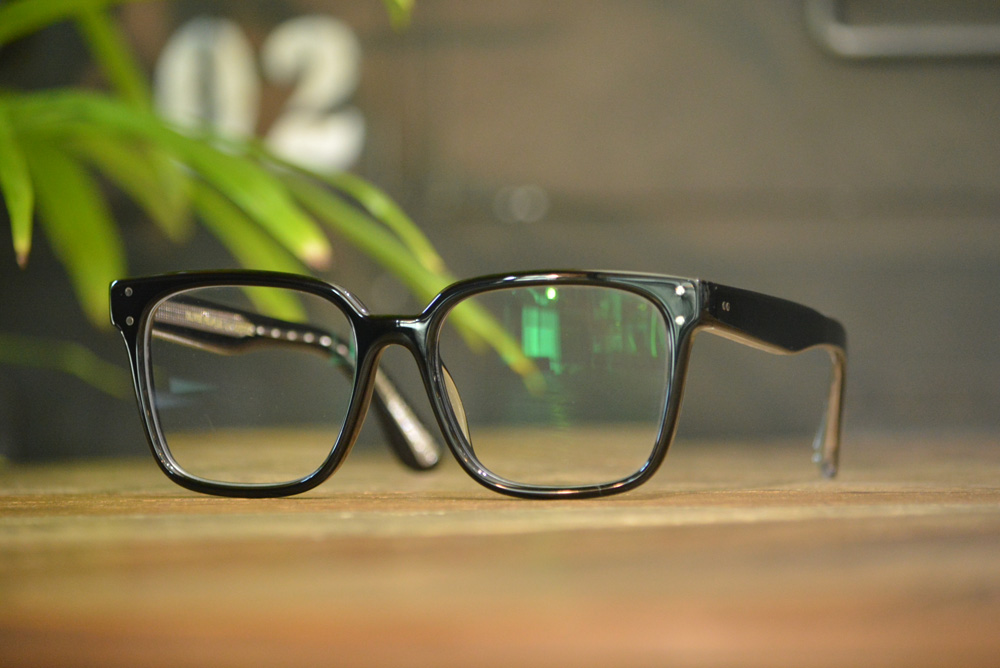 フレーム：OLIVER PEOPLES OV5502U　 レンズ：HOYA 1,60薄型非球面レンズ