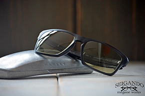 ◎フレーム：OAKLEY／SLIVER F　◎レンズ：DRIVEWEAR