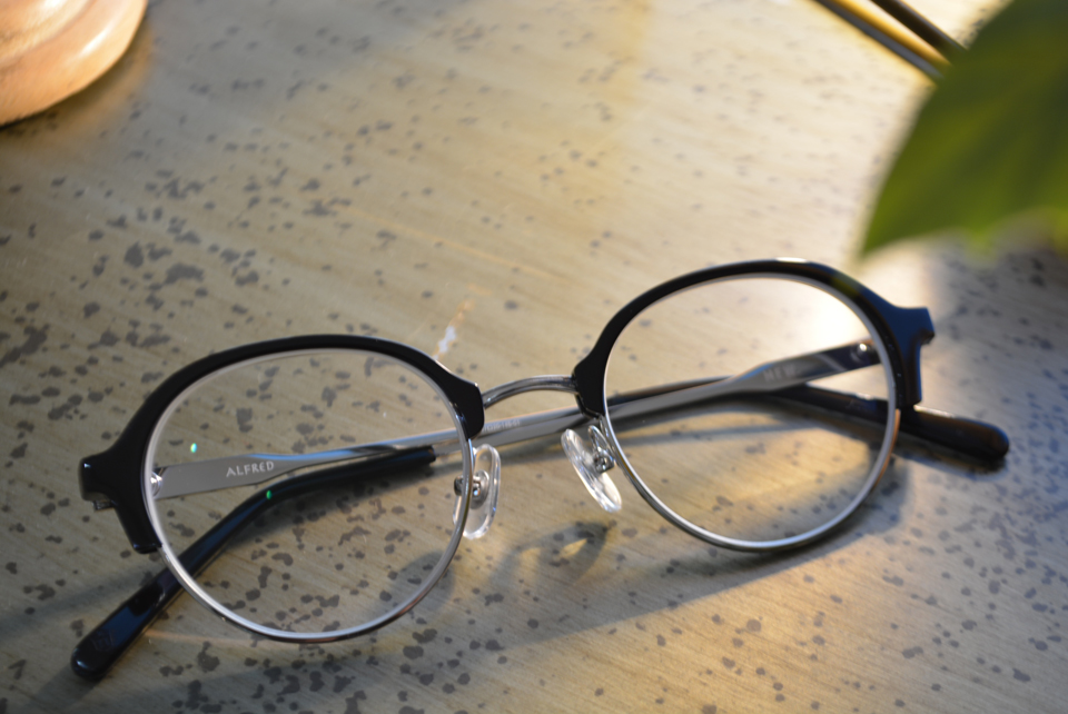 フレーム：NEW. Alfred C-1  税抜12,000円 　レンズ：Ito Lens 1.74DAS 税抜22,000円→サービス税抜15,000円　　仕上り価格 税抜27,000円
